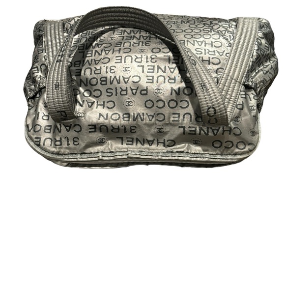 Chanel Silver 31 Rue Cambon Hobo Bag. In good condition. Minimal wear - Picture 10 of 16